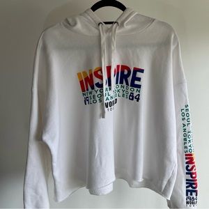 💌SOLD💌 White cropped Hoodie World Tour